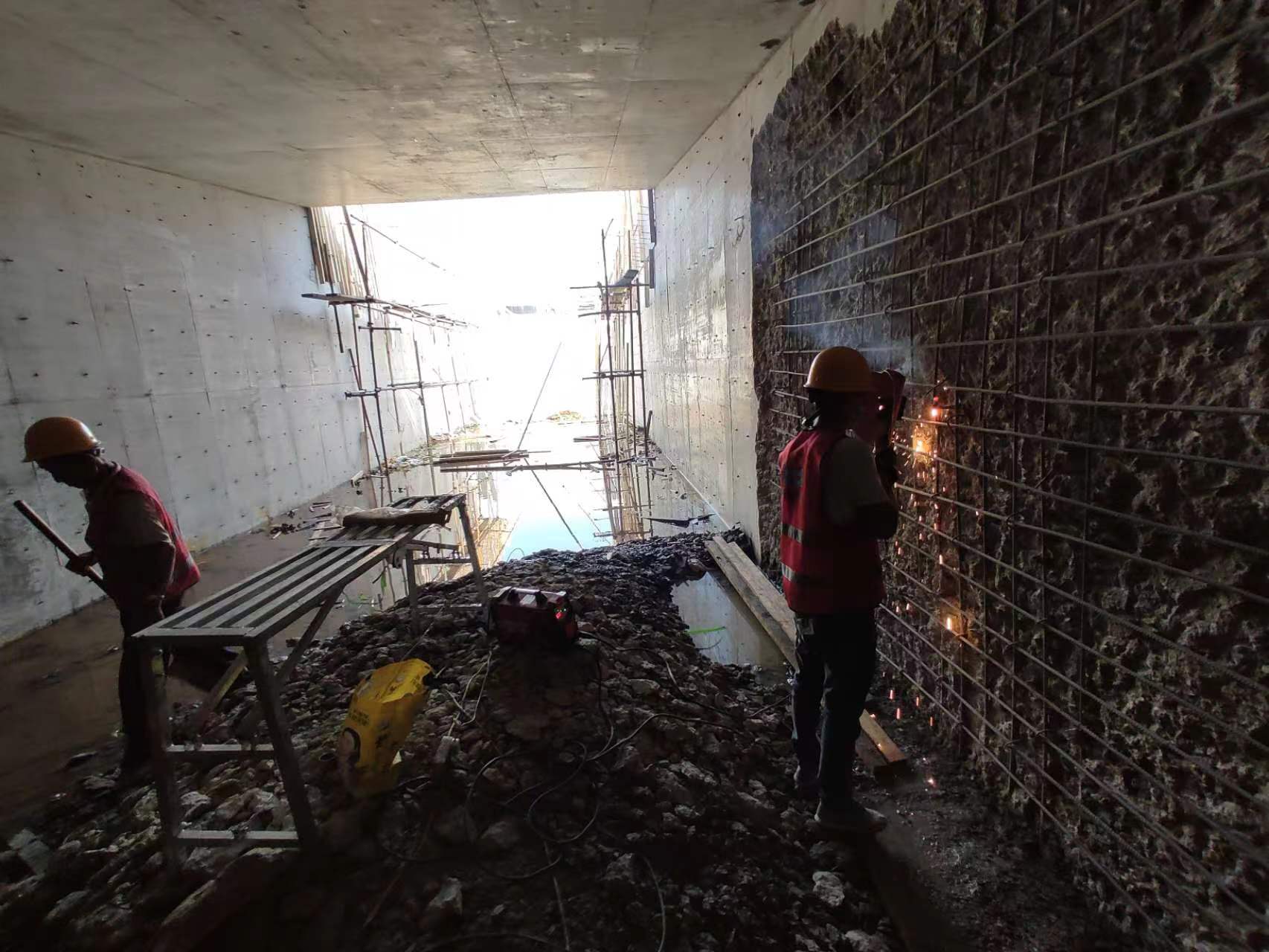 钦州挖断承重墙导致楼体开裂，加固施工方案出炉